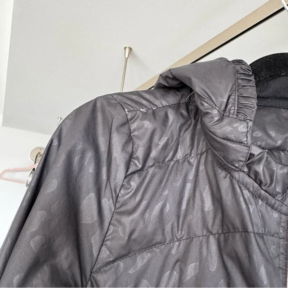 Lululemon Spring Fling Puffy Windbreaker Jacket Animal Swirl Black Size 4 - Picture 16 of 16